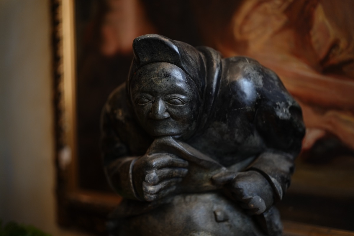 Kleine Sammlerobjekte im Salon von Art Liven